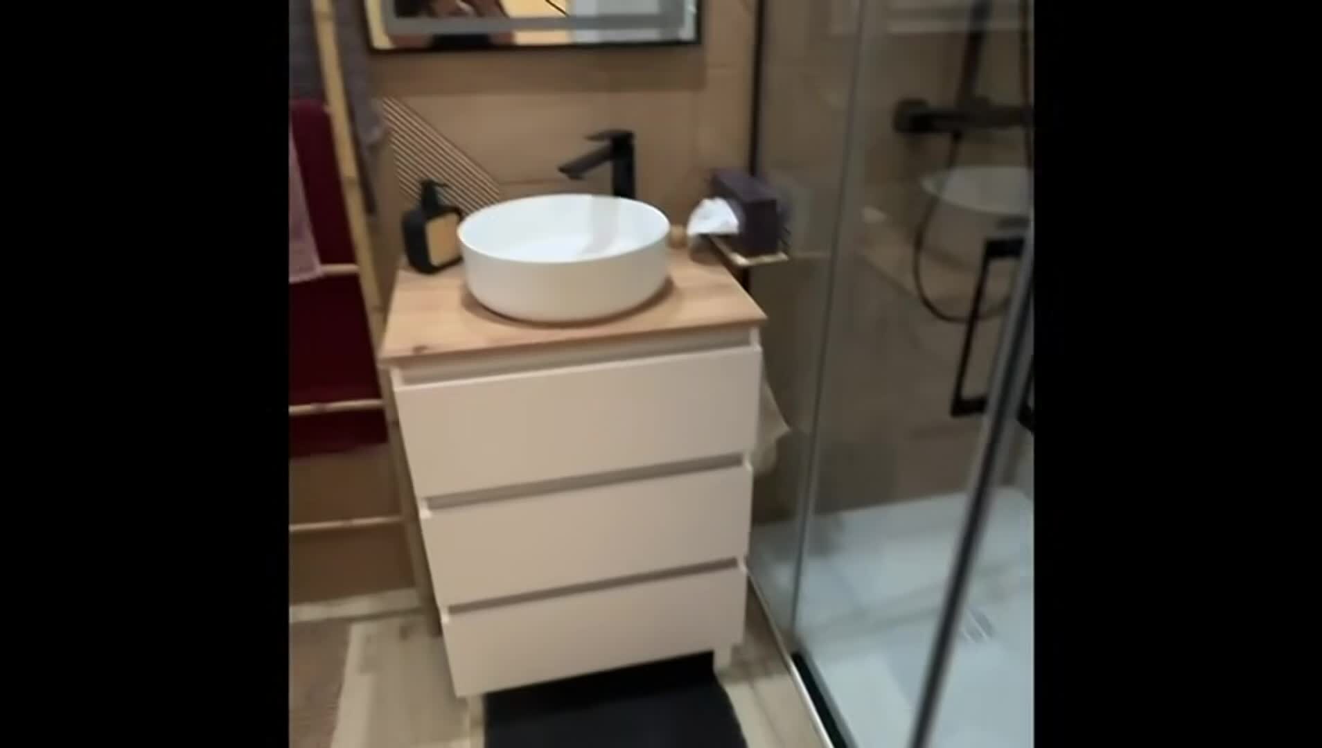 宿泊施設による動画