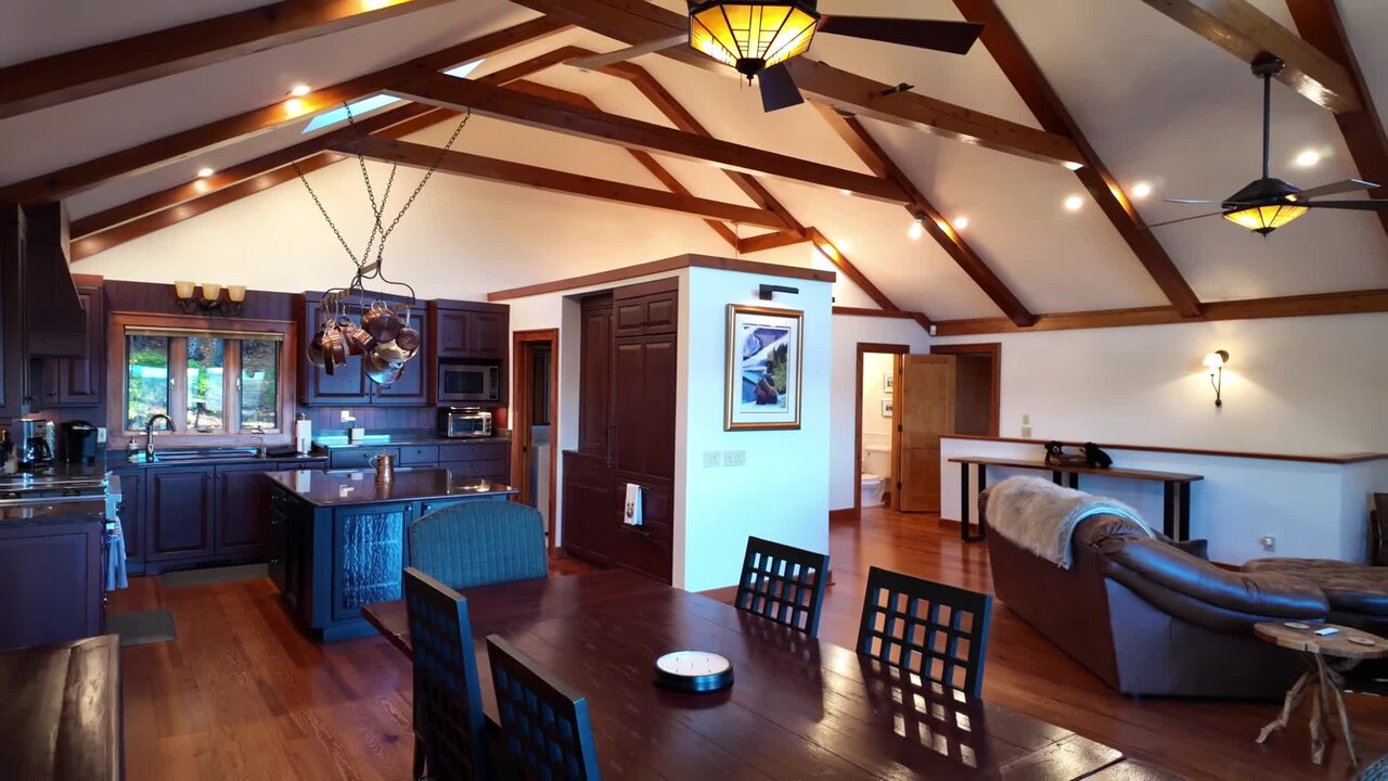 宿泊施設による動画