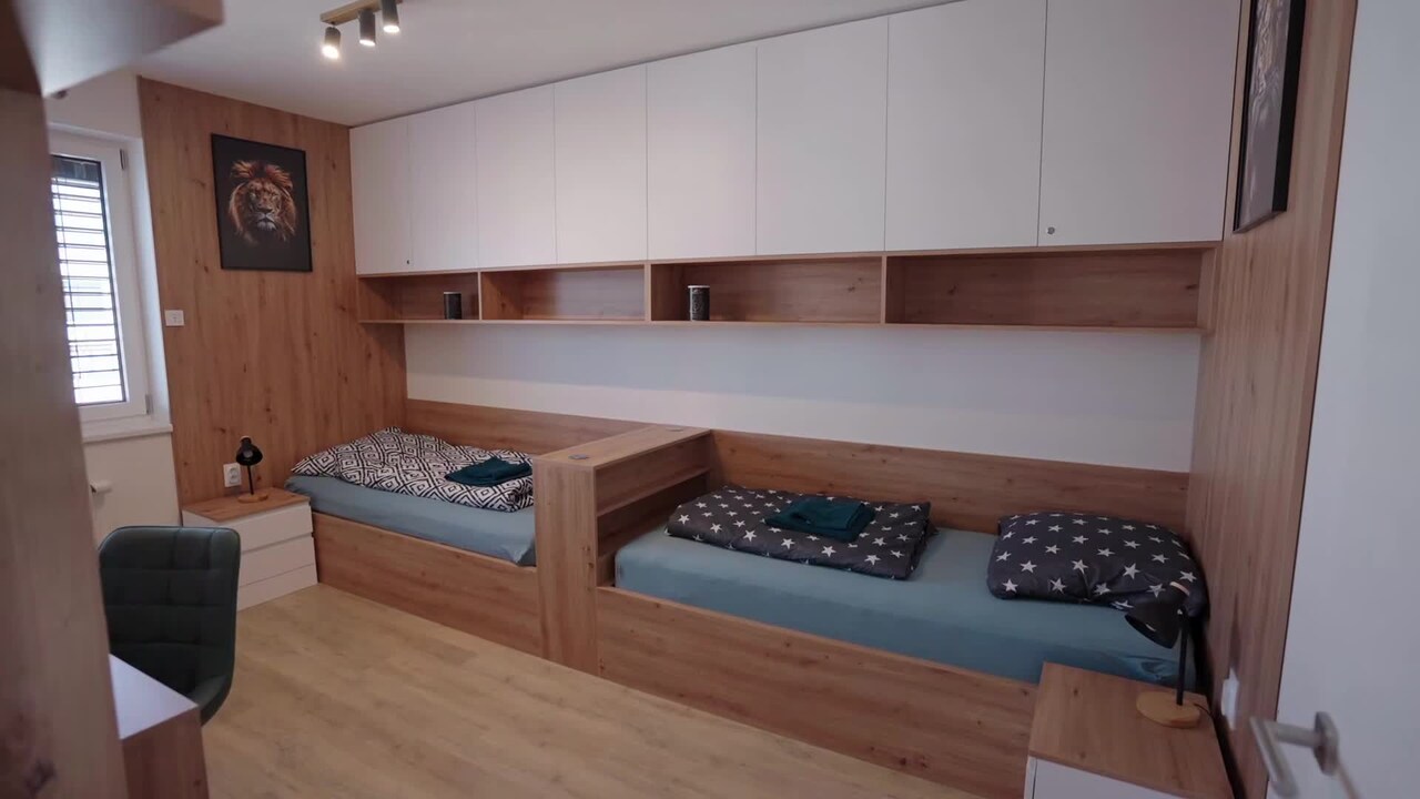 宿泊施設による動画