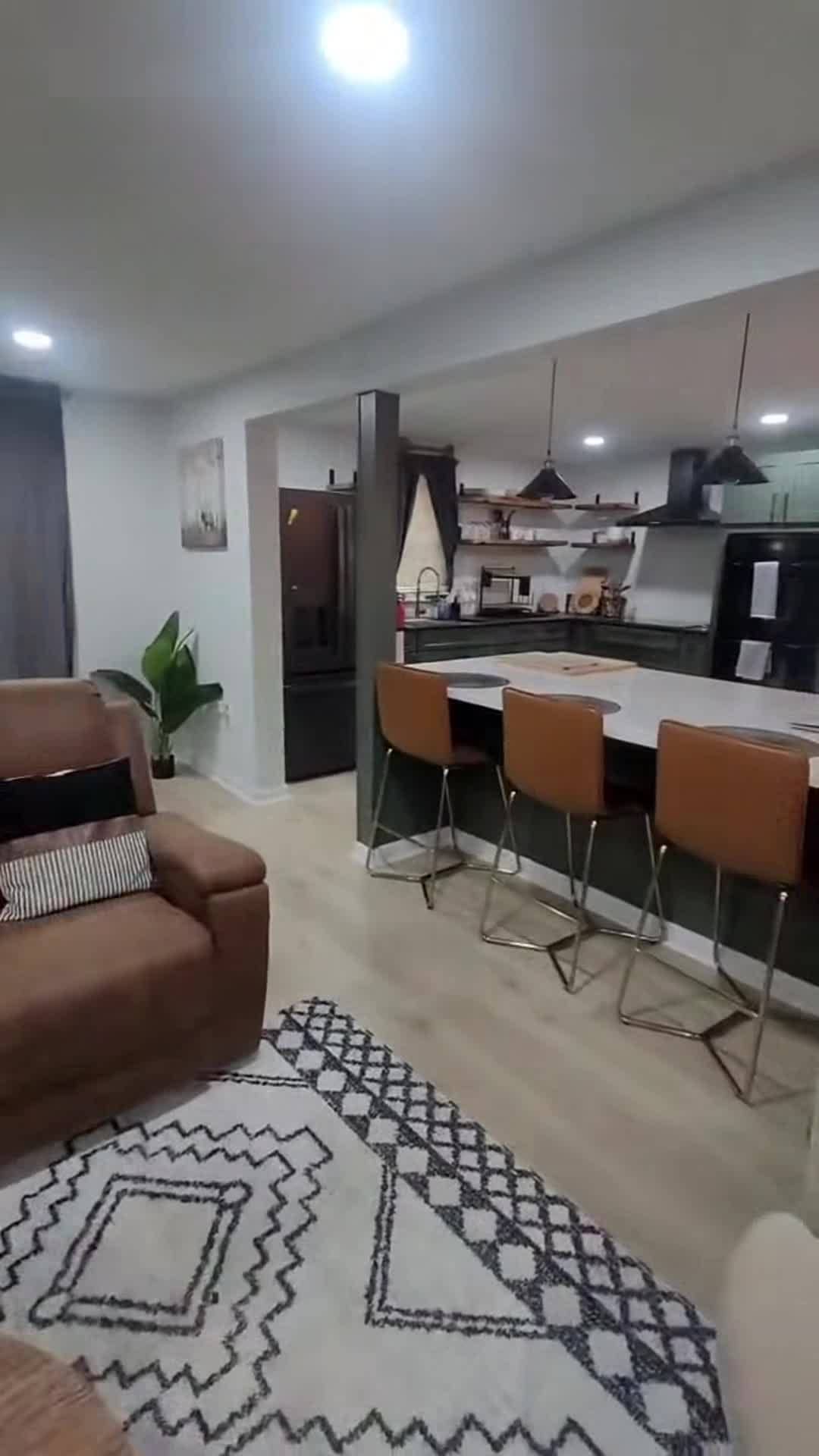 宿泊施設による動画