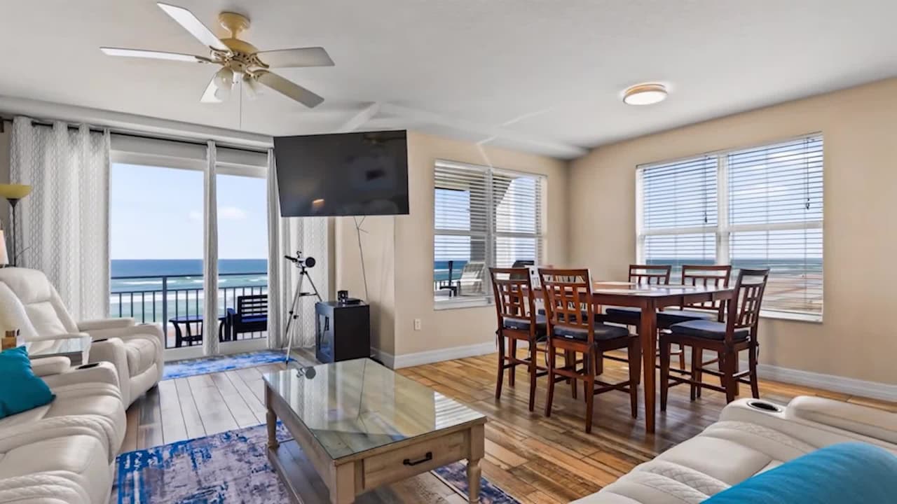 宿泊施設による動画