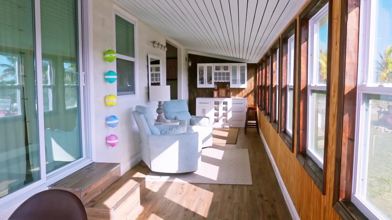 宿泊施設による動画