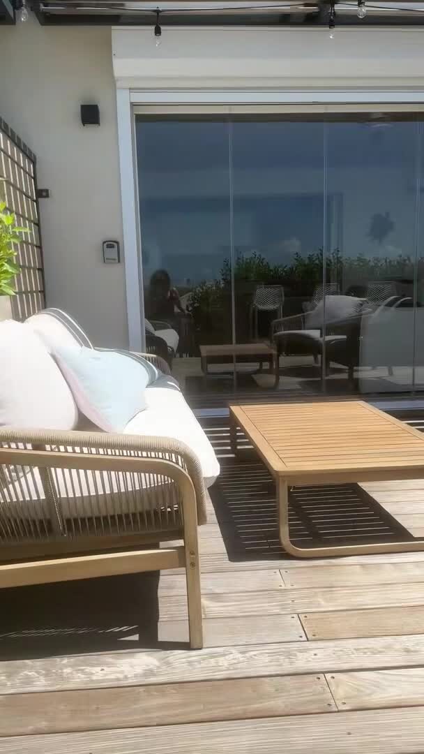宿泊施設による動画