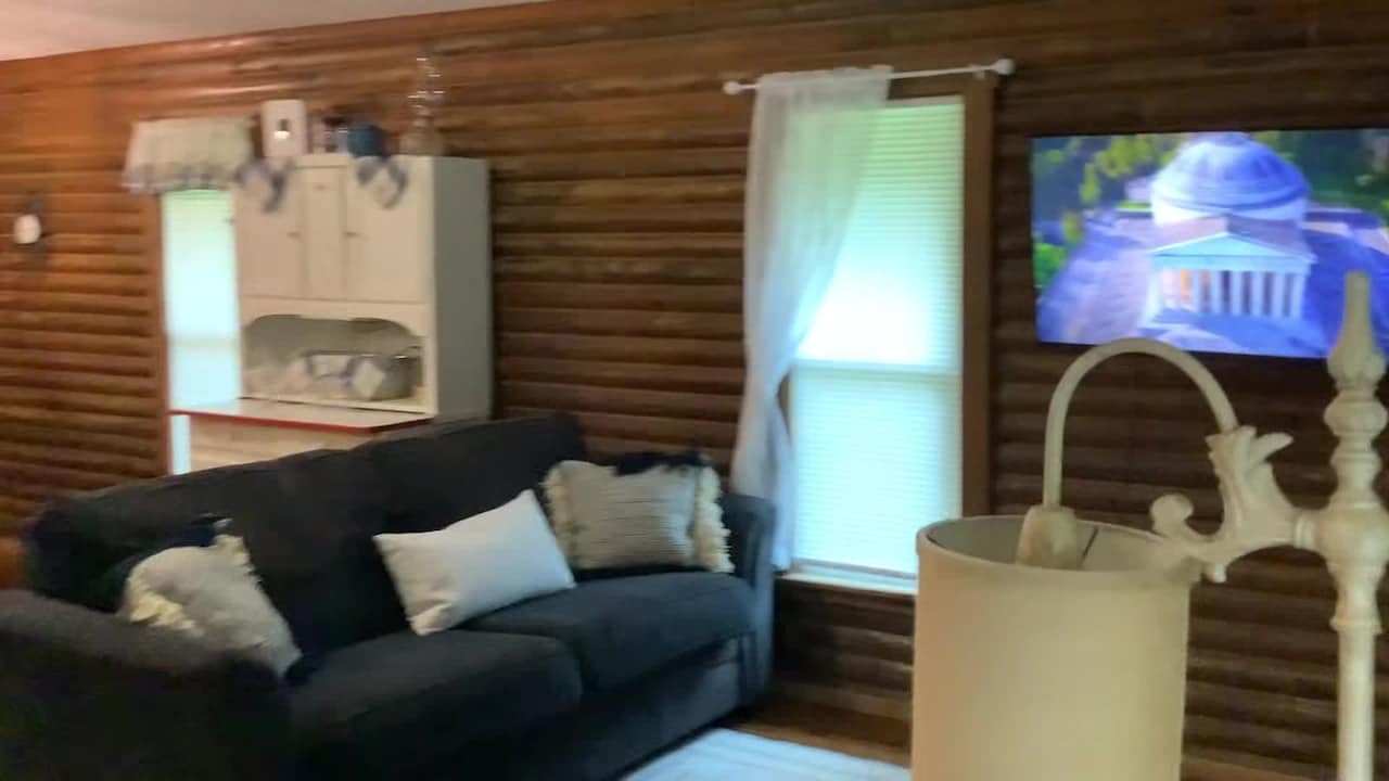 宿泊施設による動画