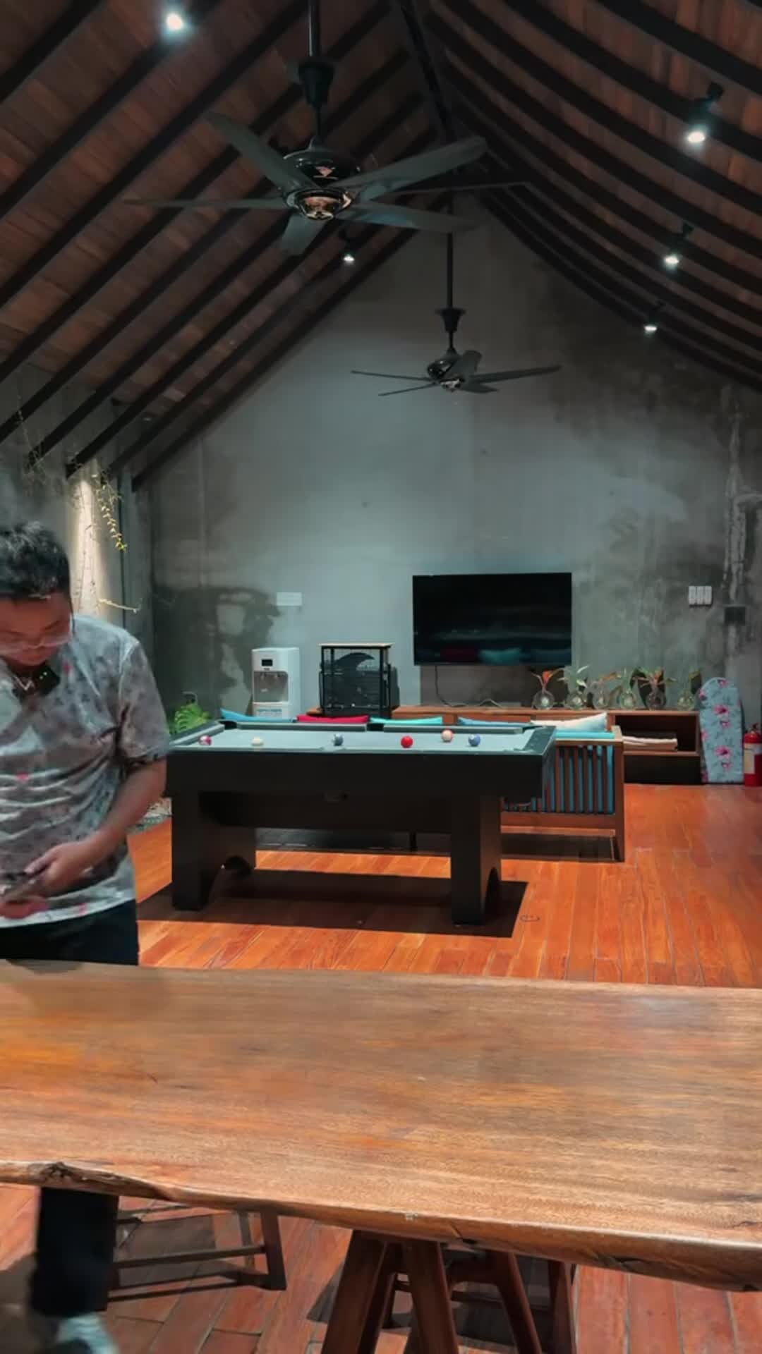 宿泊施設による動画