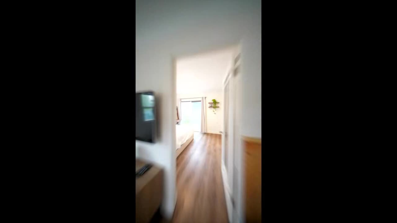 宿泊施設による動画