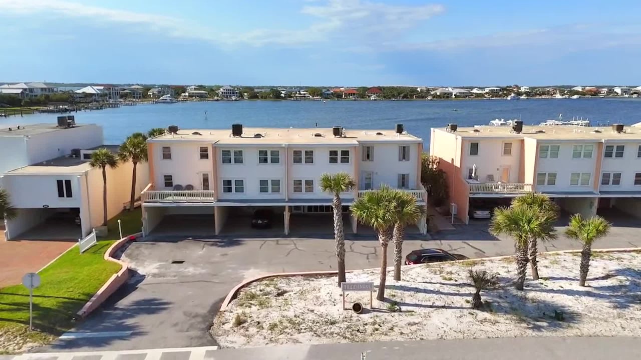 宿泊施設による動画