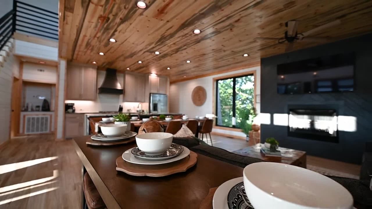 宿泊施設による動画