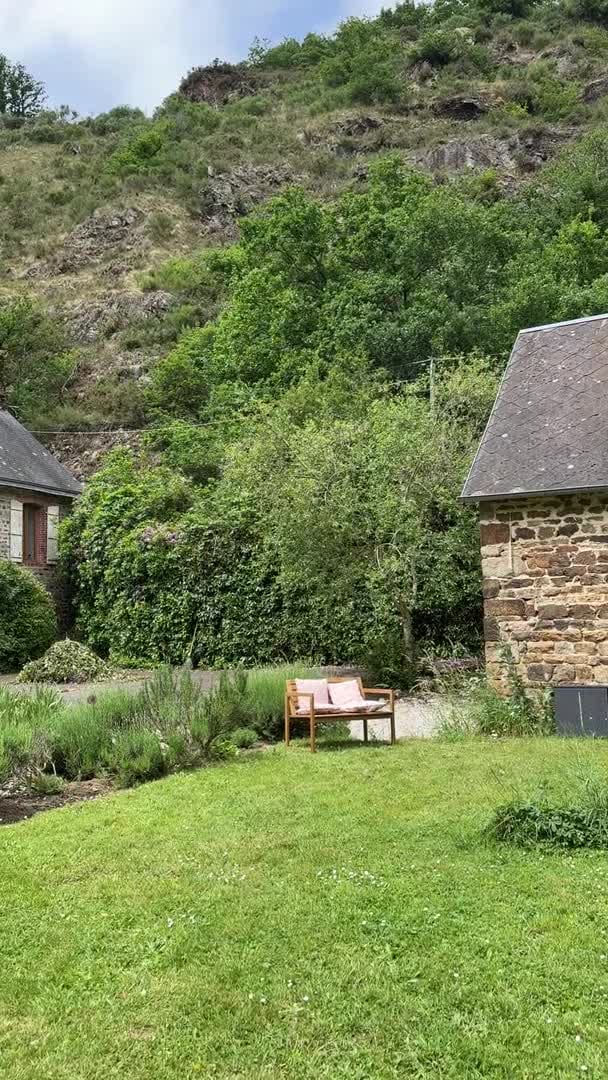 宿泊施設による動画