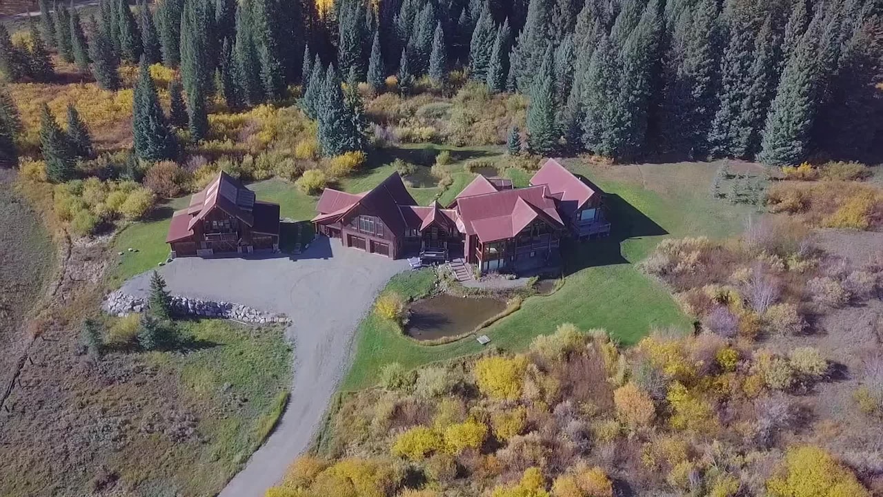 宿泊施設による動画