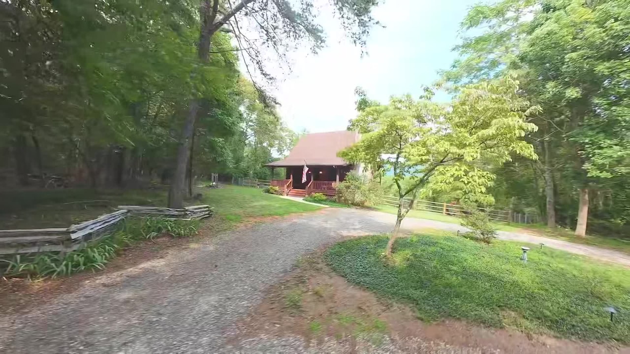 宿泊施設による動画