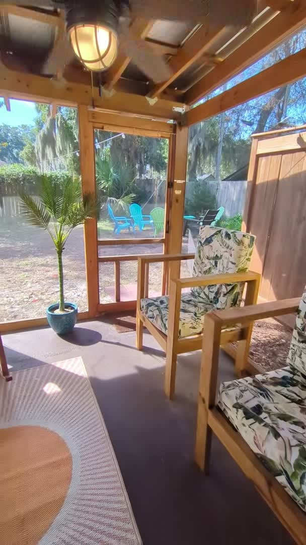 宿泊施設による動画