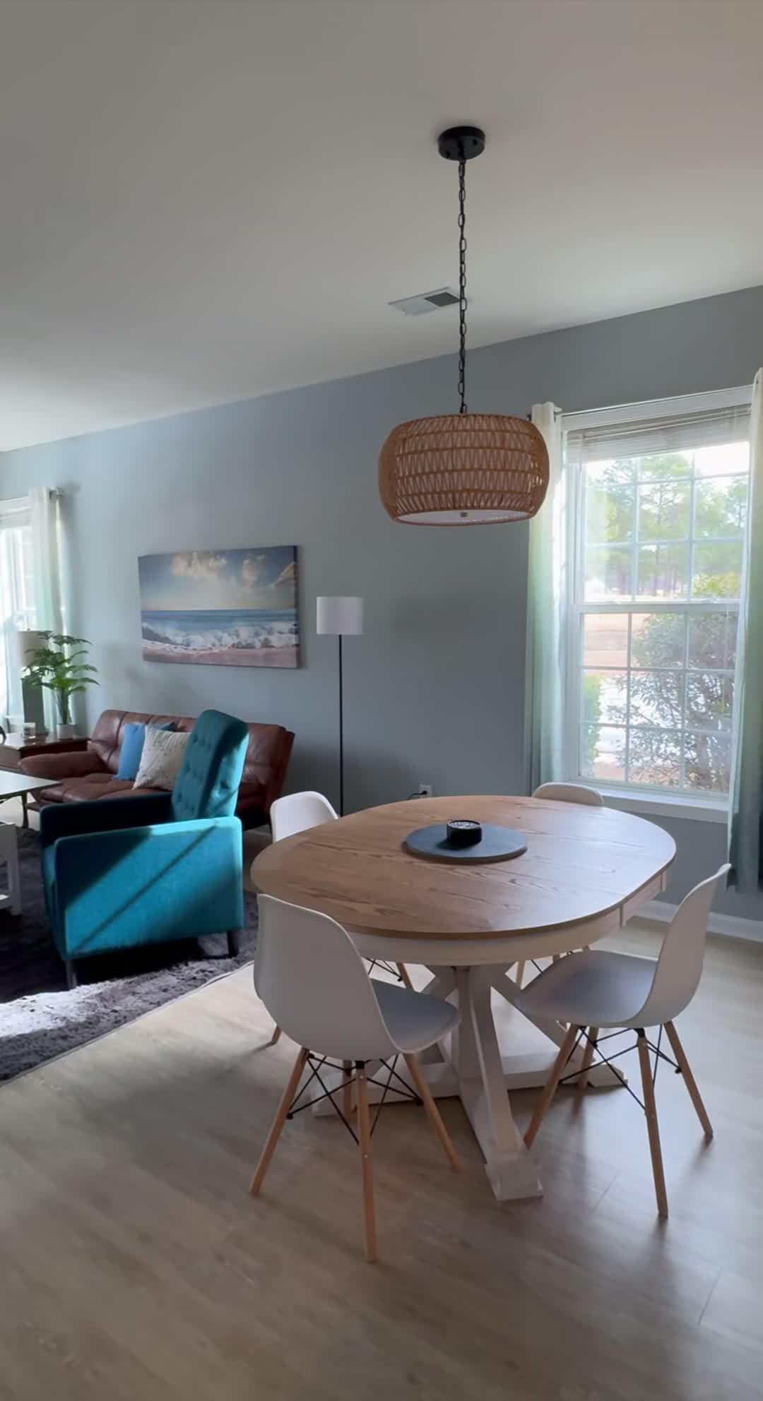 宿泊施設による動画