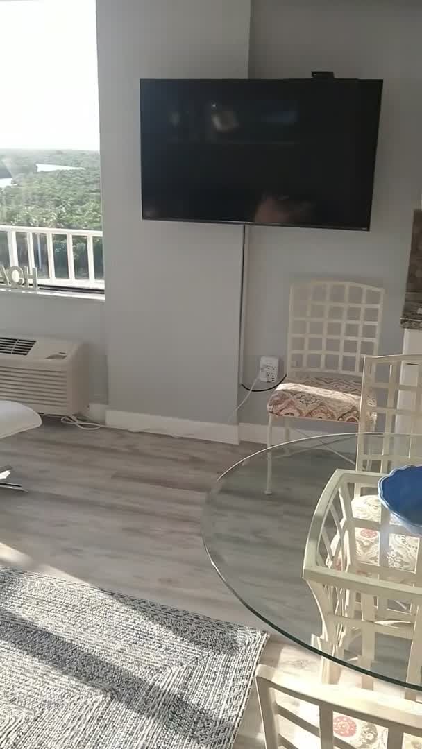 宿泊施設による動画