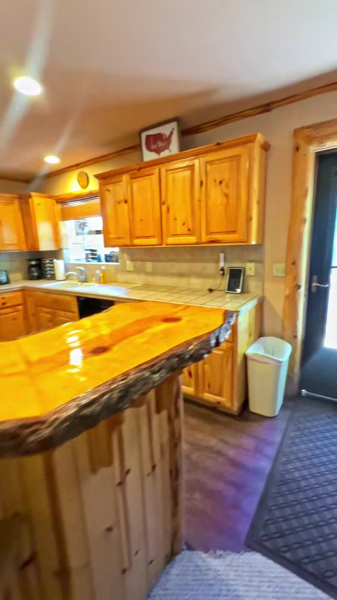 宿泊施設による動画