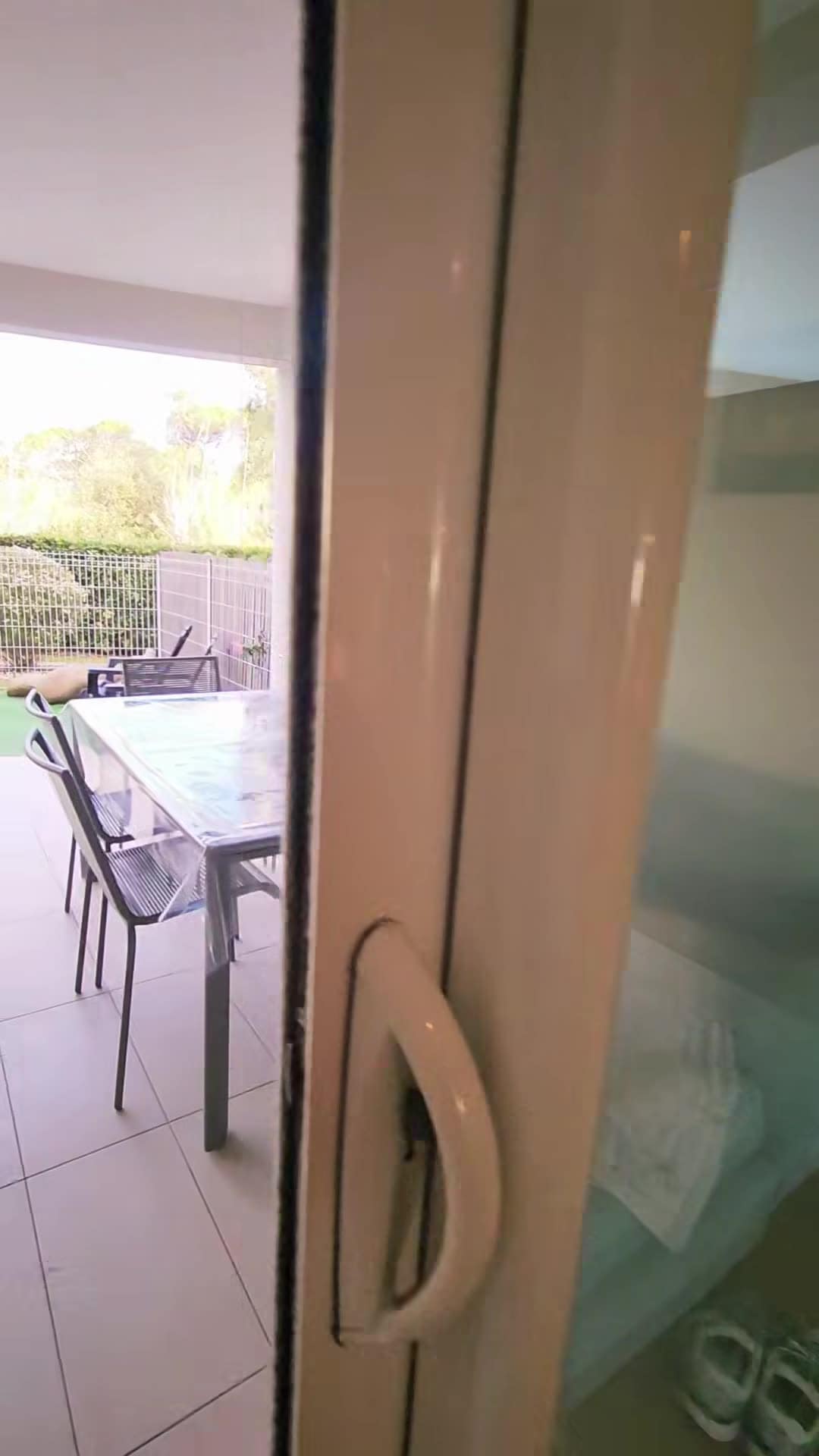 宿泊施設による動画