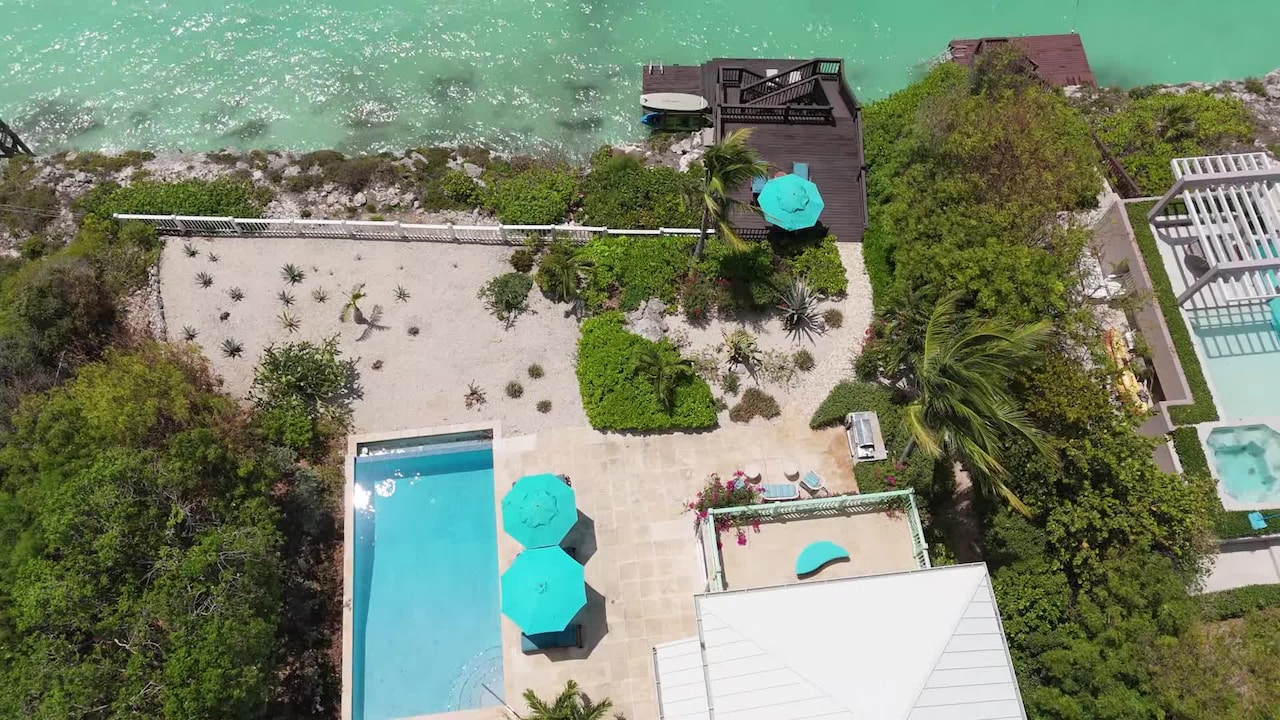 宿泊施設による動画