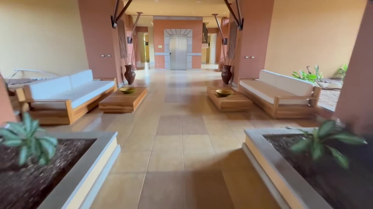 宿泊施設による動画