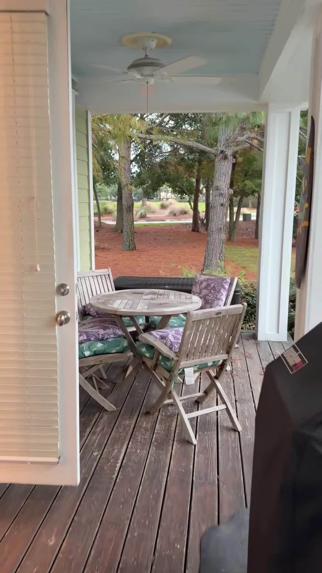 宿泊施設による動画