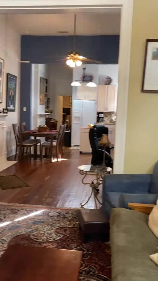 宿泊施設による動画