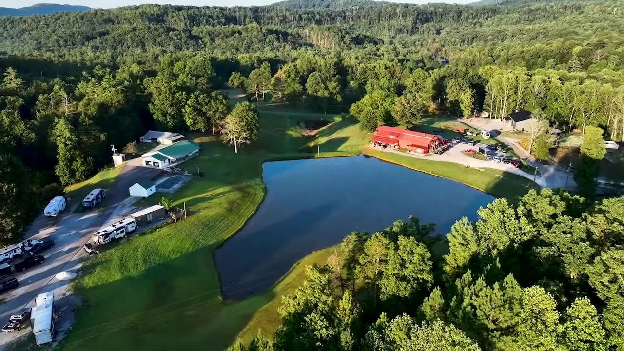 宿泊施設による動画