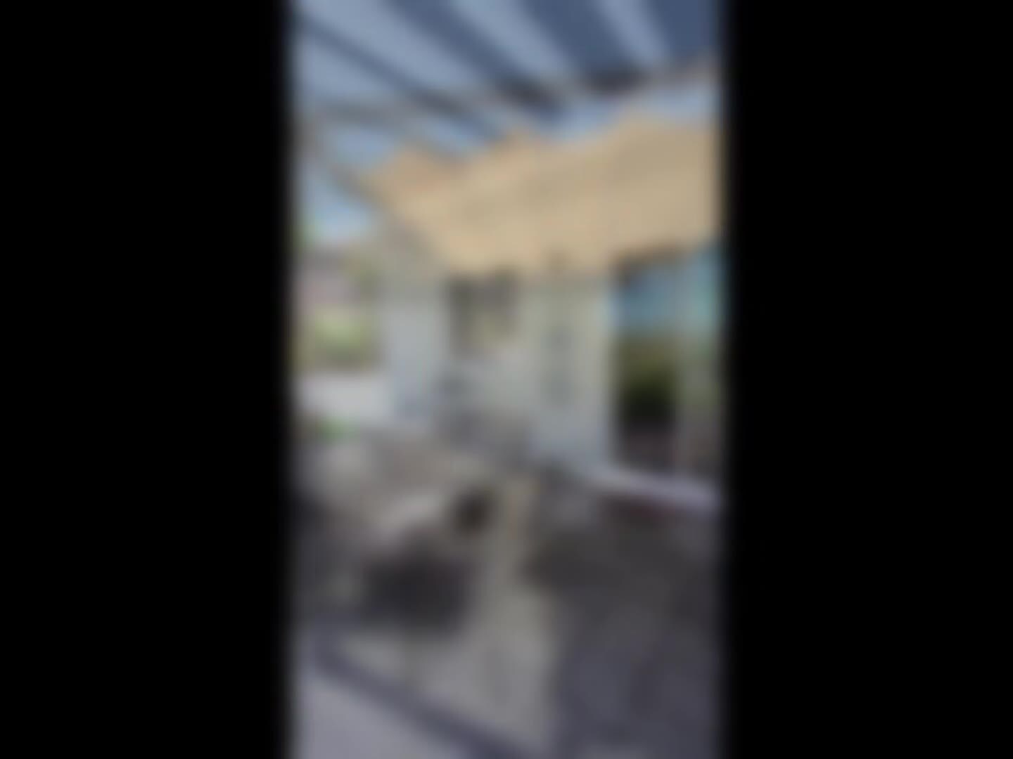 宿泊施設による動画