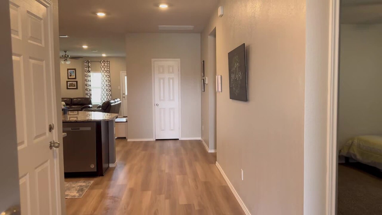 宿泊施設による動画