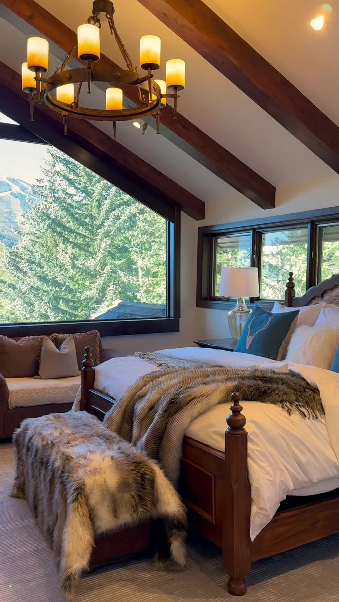 宿泊施設による動画