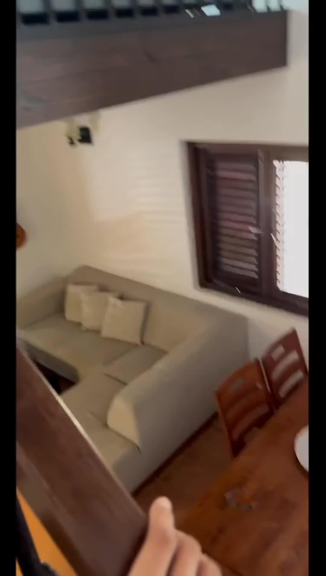 宿泊施設による動画