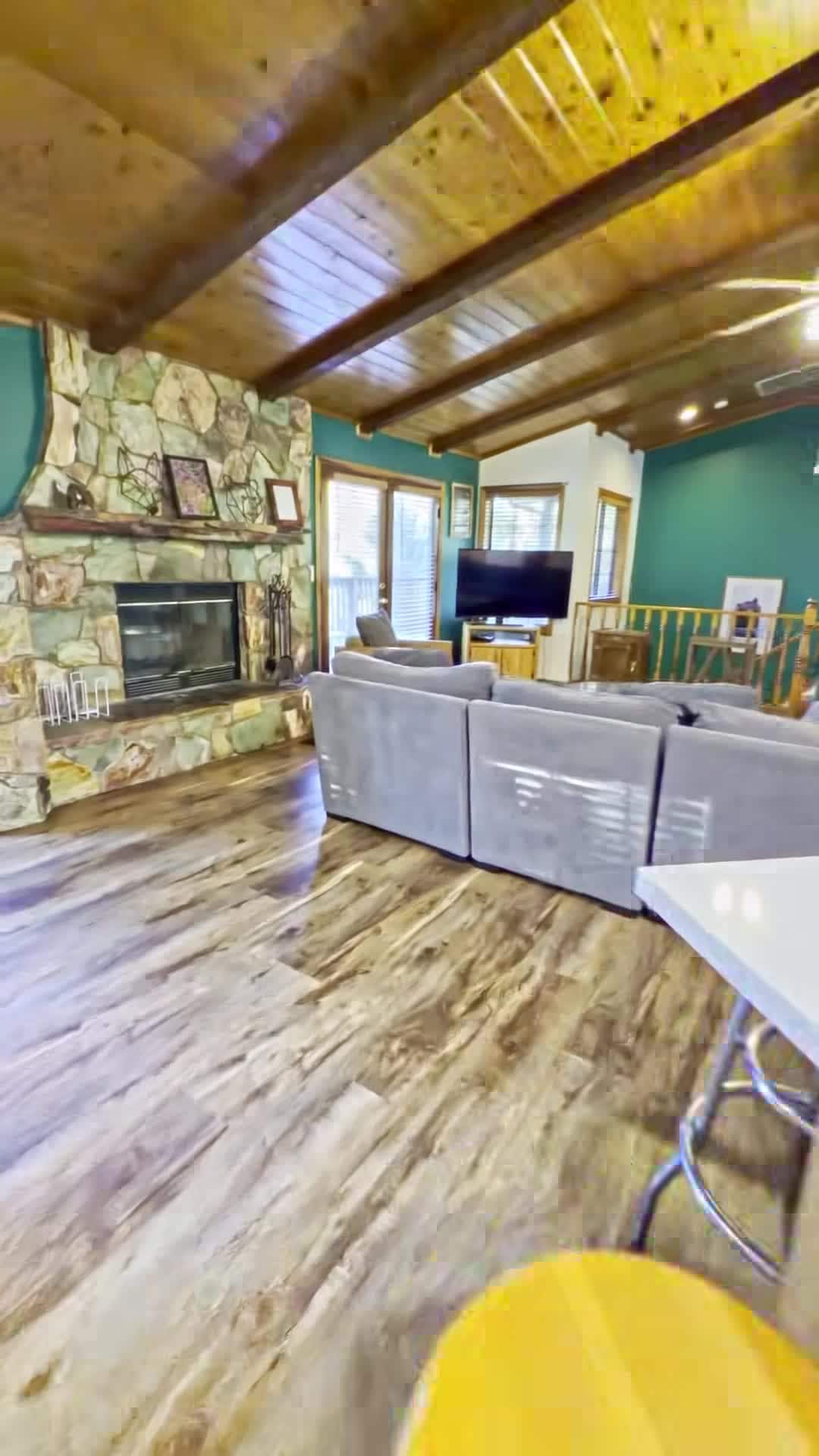 宿泊施設による動画