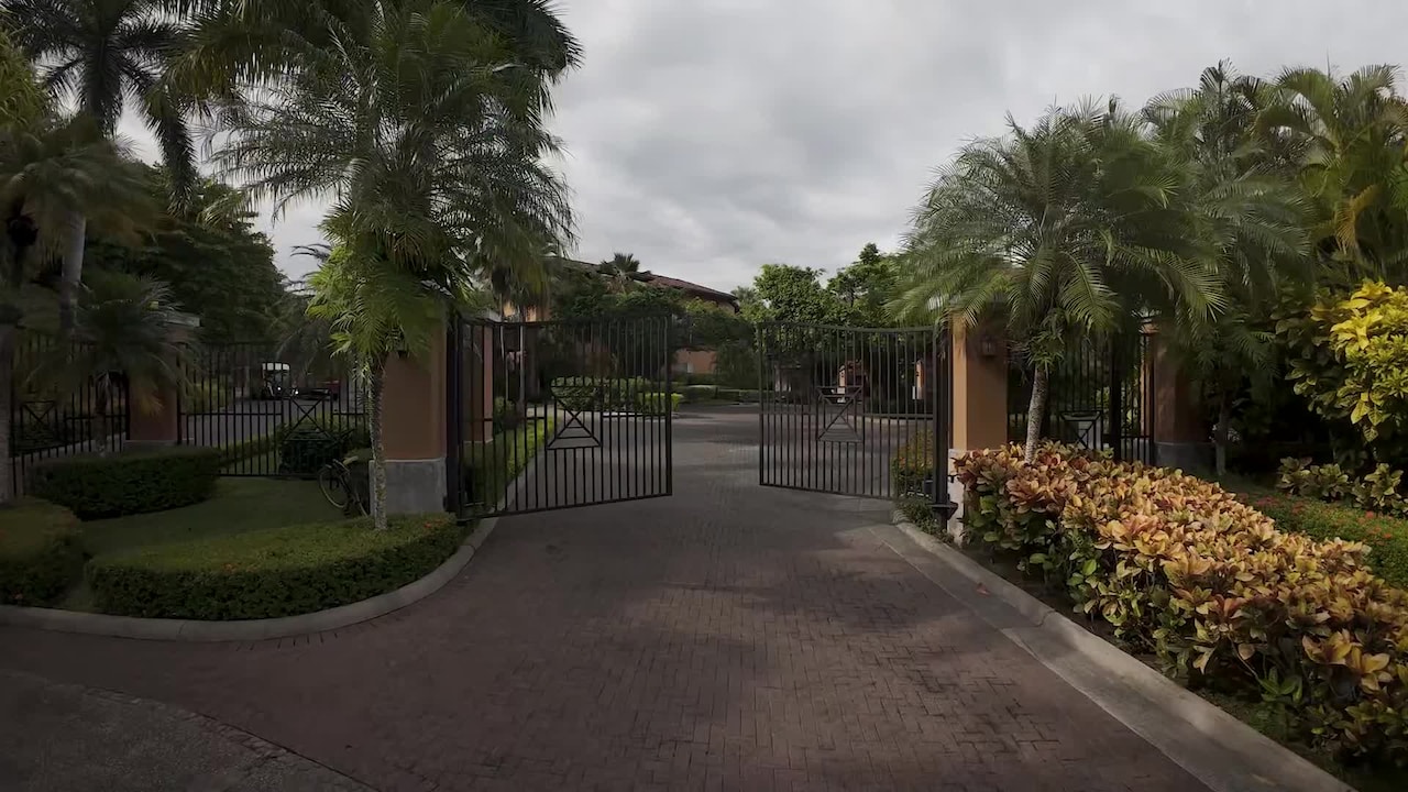 宿泊施設による動画