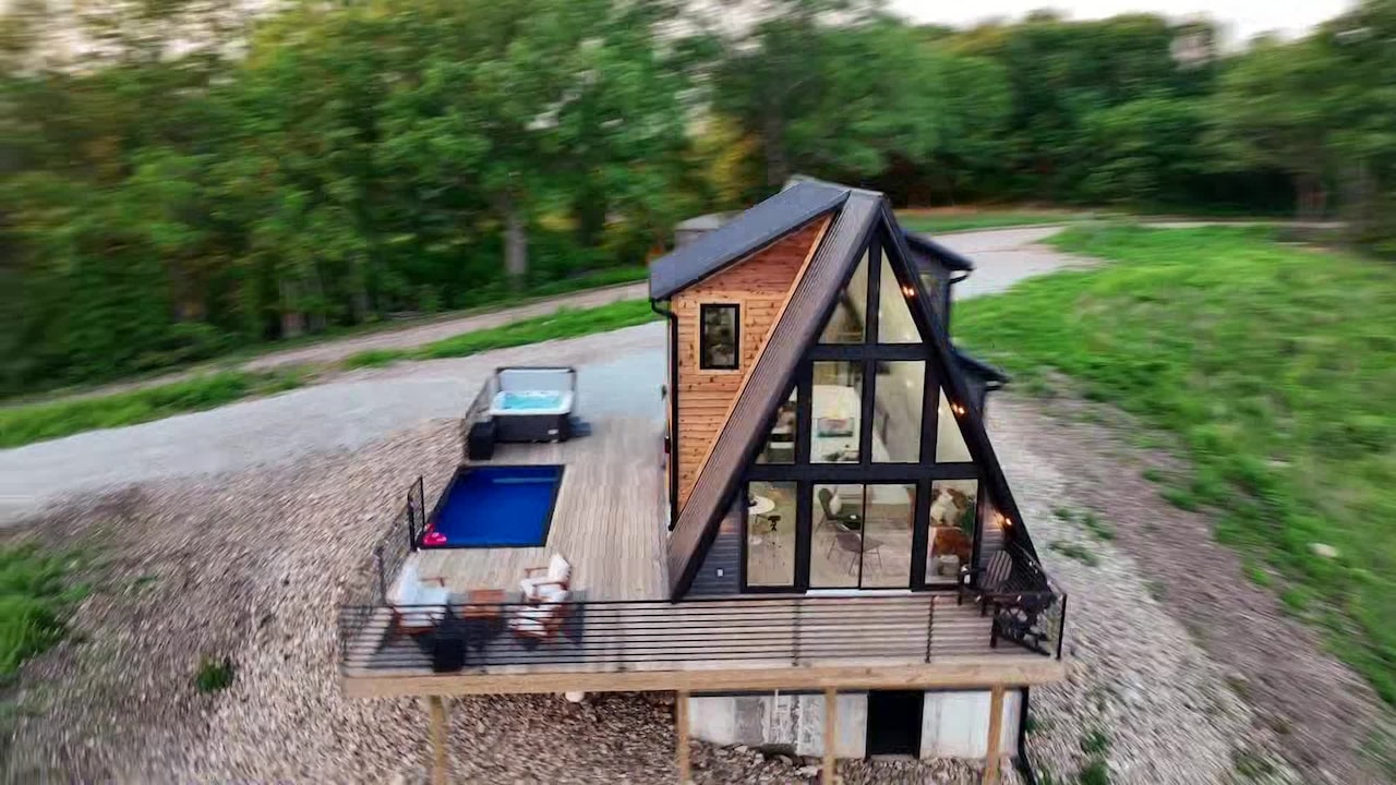 宿泊施設による動画