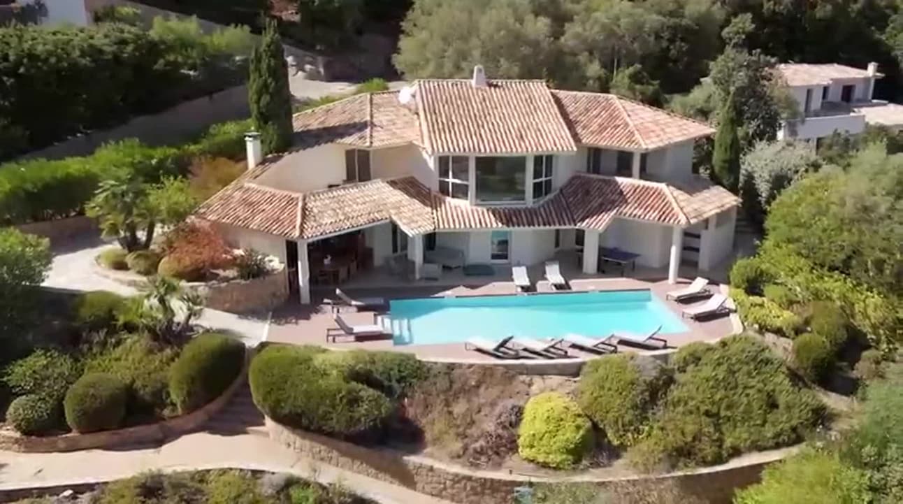 宿泊施設による動画