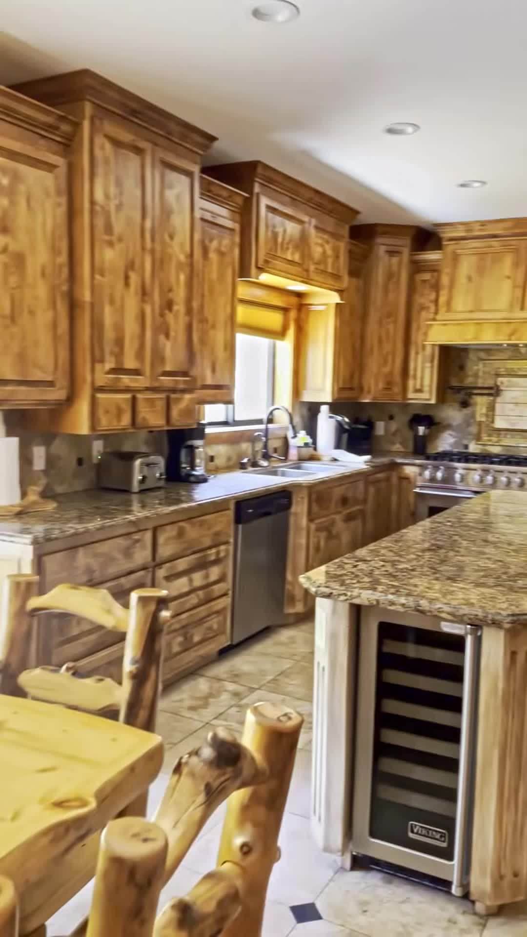 宿泊施設による動画