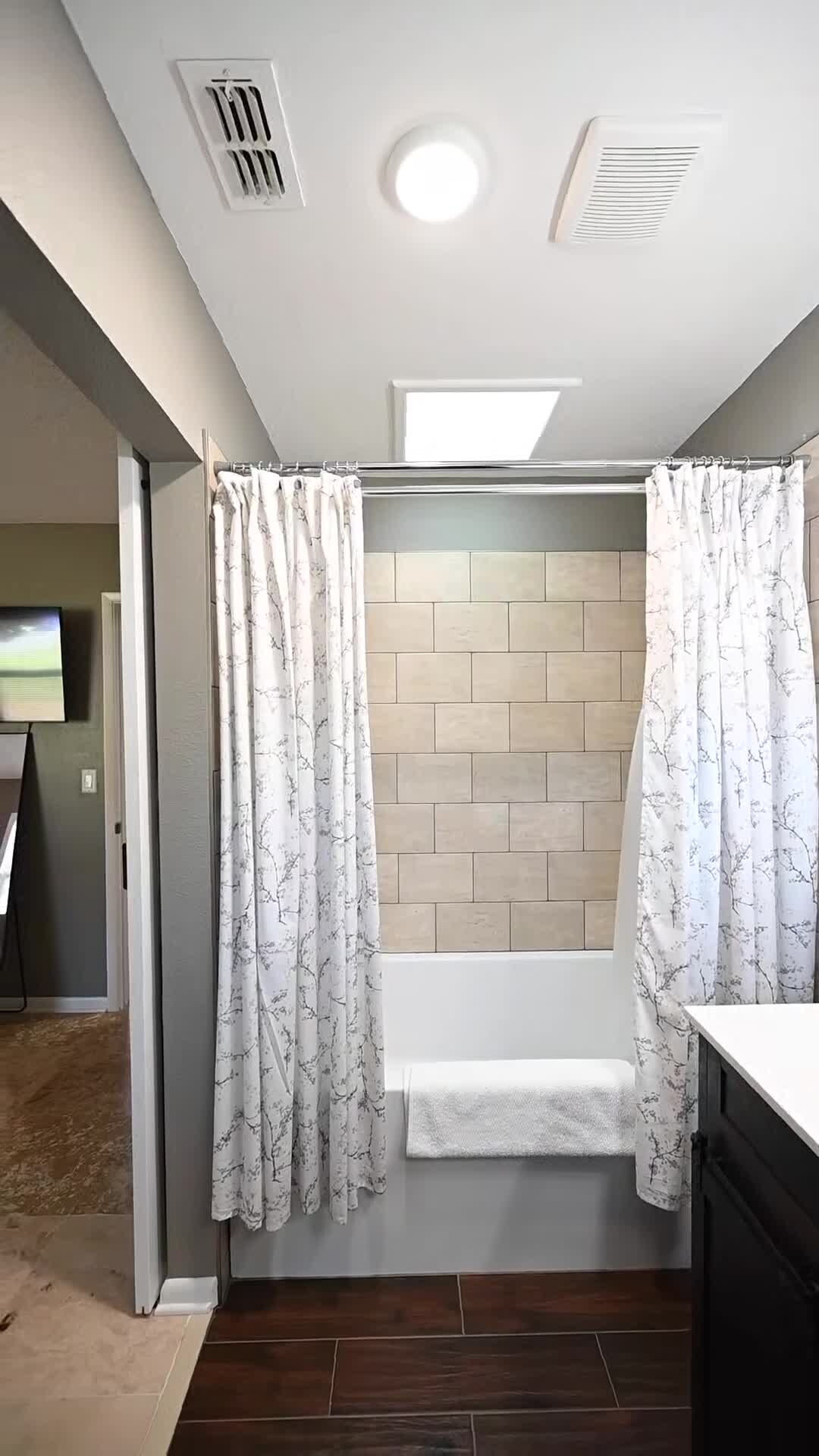 宿泊施設による動画