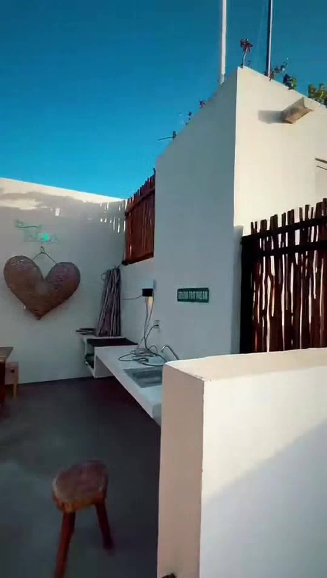 宿泊施設による動画