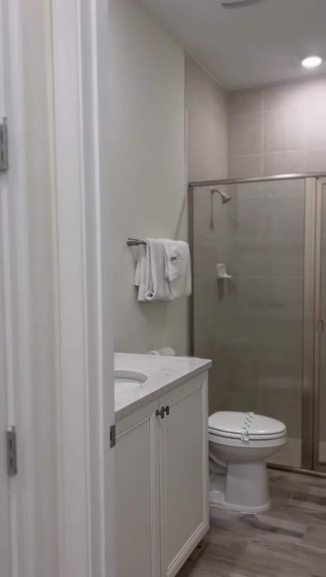 宿泊施設による動画