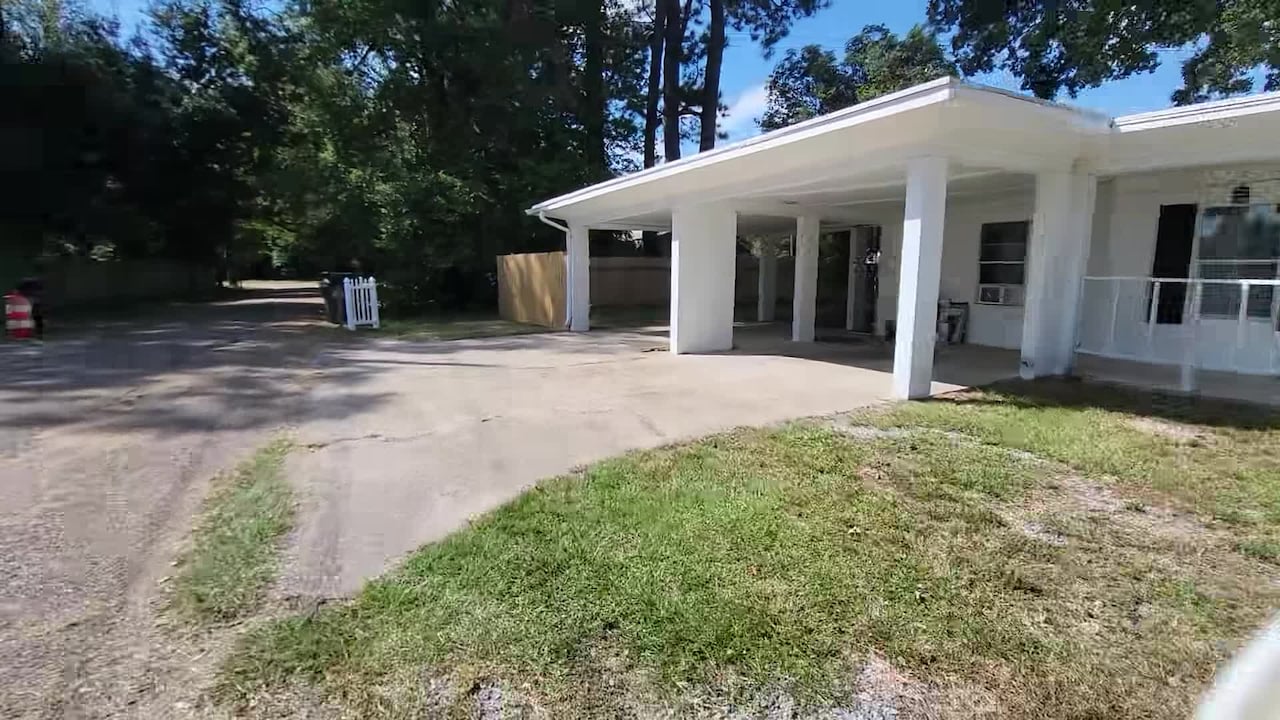 宿泊施設による動画