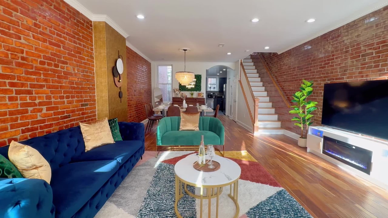 宿泊施設による動画