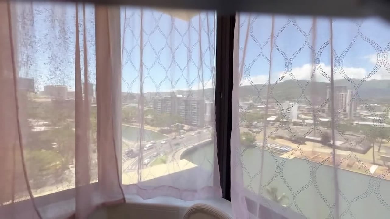 宿泊施設による動画