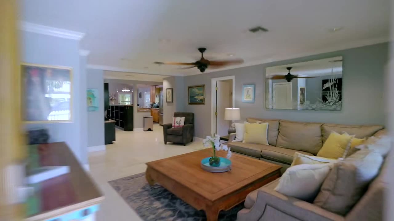 宿泊施設による動画