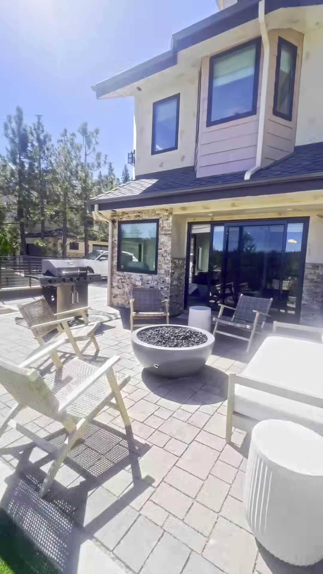 宿泊施設による動画