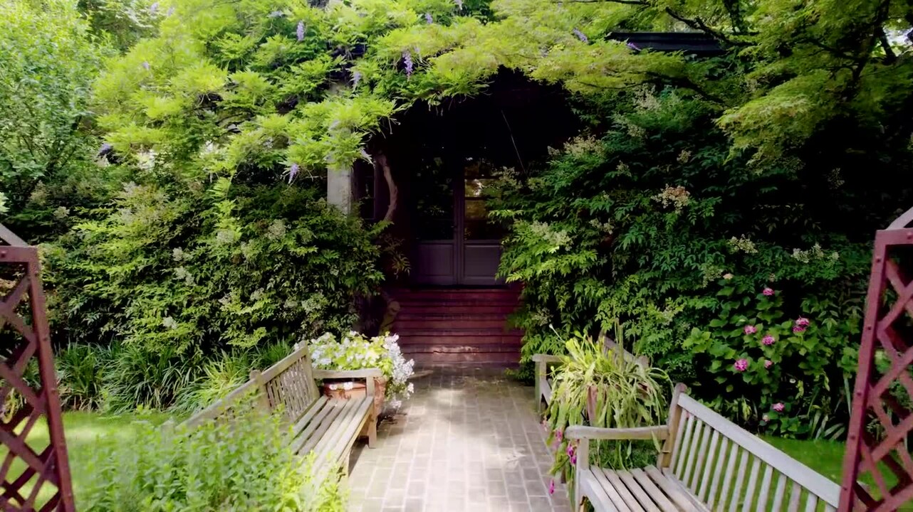 宿泊施設による動画