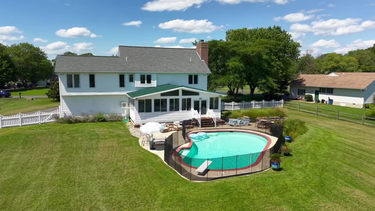 宿泊施設による動画