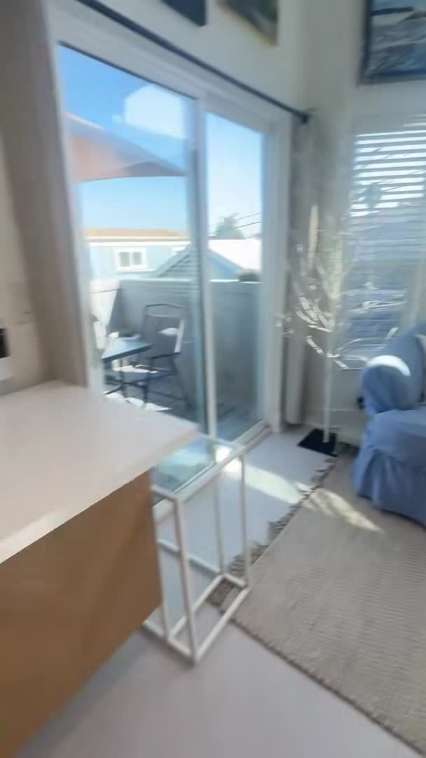 宿泊施設による動画