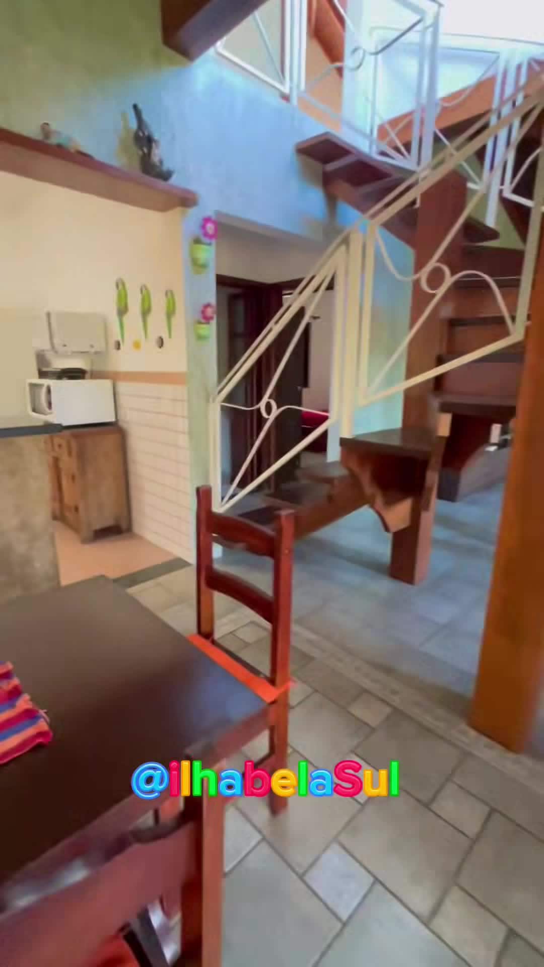 宿泊施設による動画