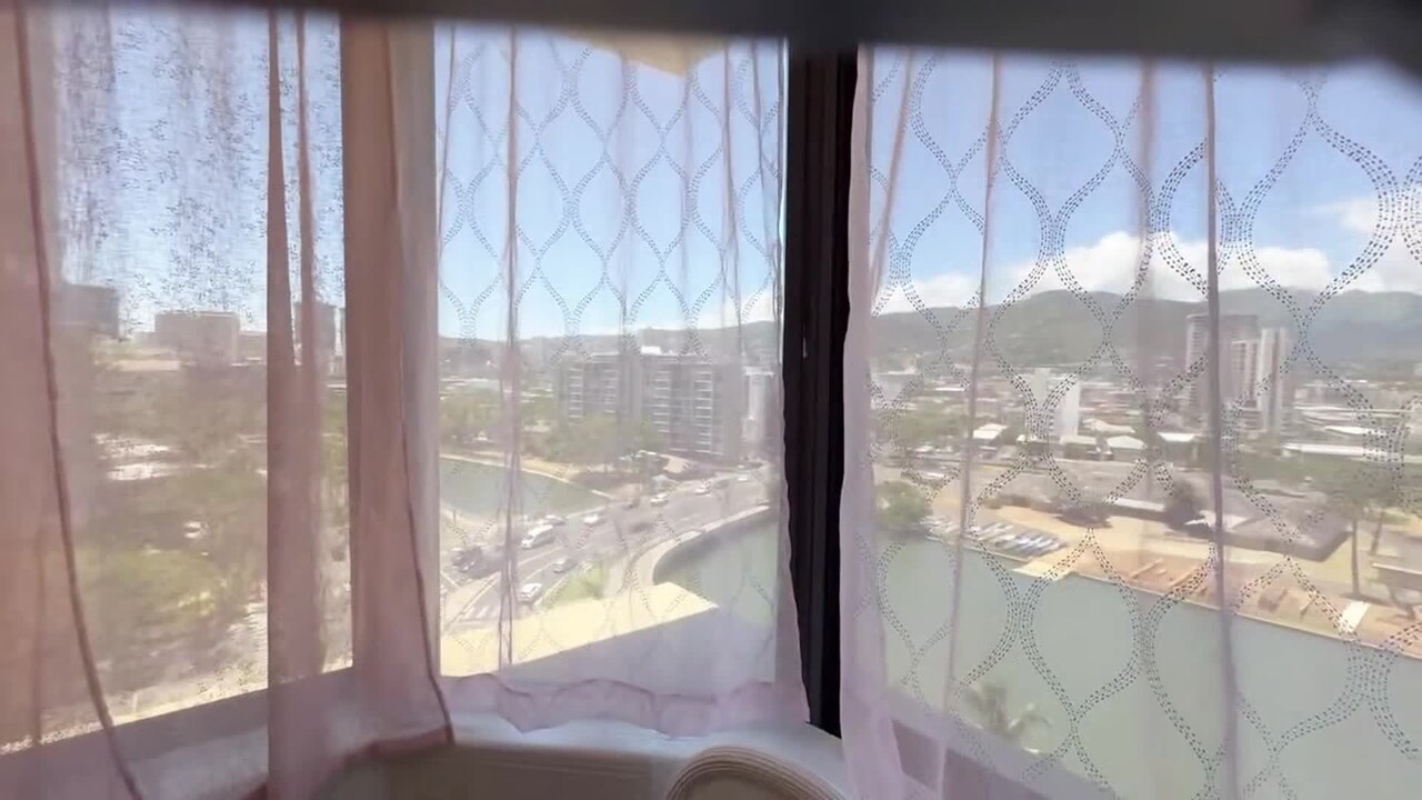 宿泊施設による動画