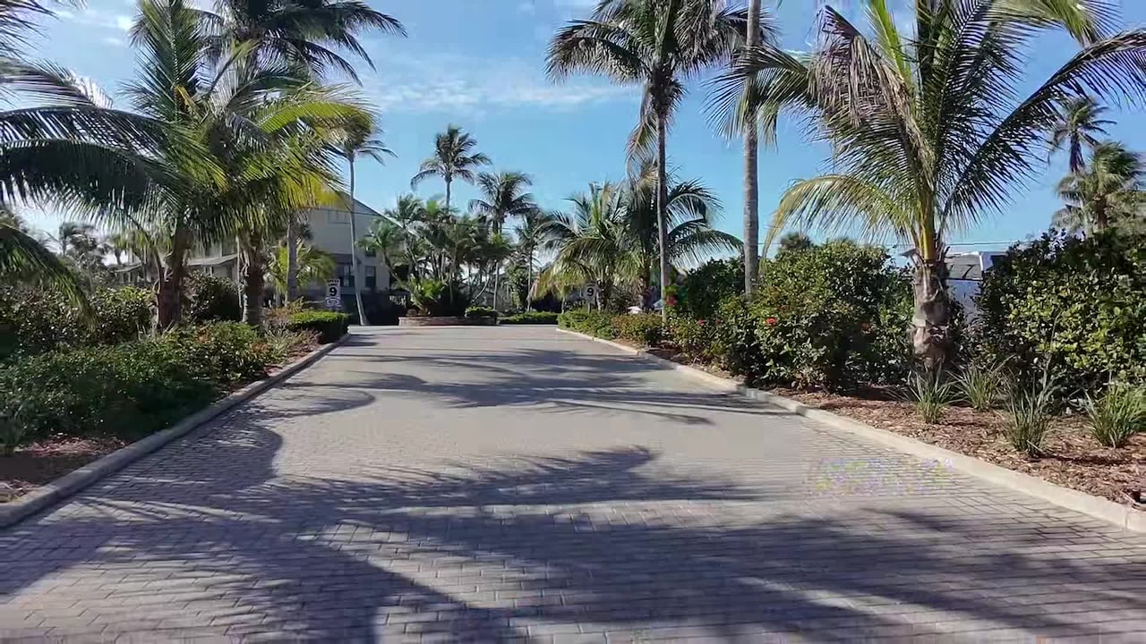 宿泊施設による動画