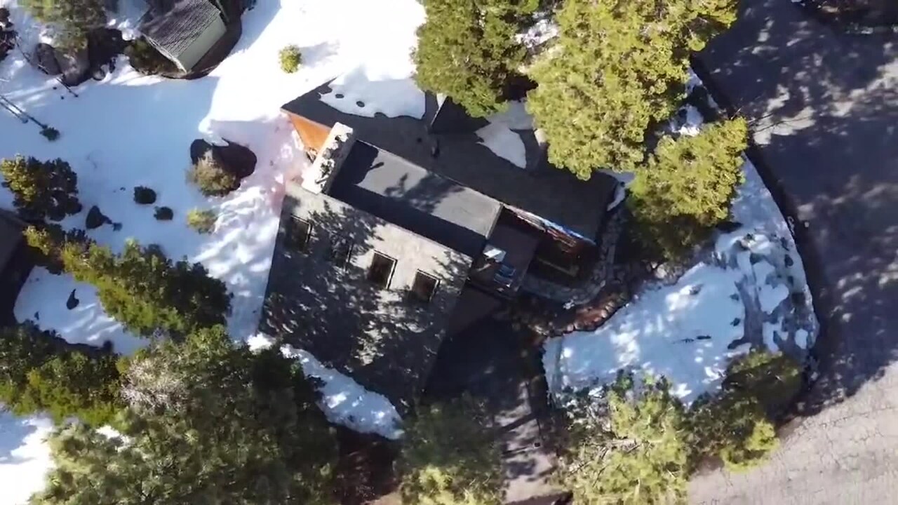 宿泊施設による動画