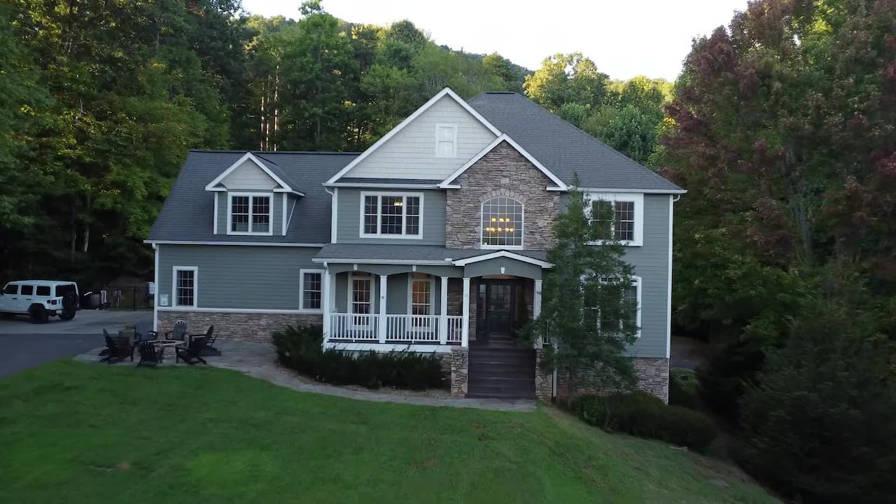 宿泊施設による動画